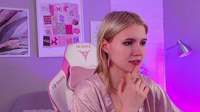 NellieLoyns online show from 03.10.25