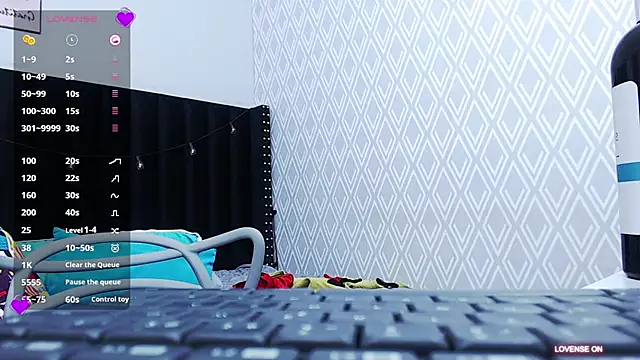 Snapshot of MommyHelpsmee chatting on 03.10.25 MommyHelpsmee online show from 03.10.25