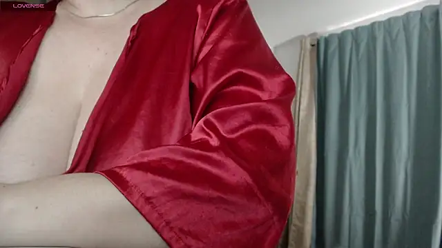 Snapshot of MommyHelpsmee chatting on 10.16.25 MommyHelpsmee online show from 10.16.25