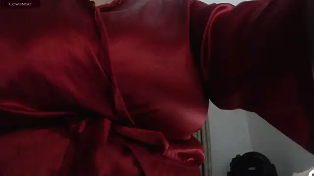 Snapshot of MommyHelpsmee chatting on 10.29.25 MommyHelpsmee online show from 10.29.25