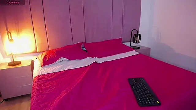 PamelaEvans   online show from 02.04.25