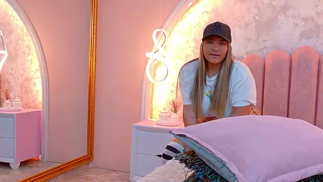 MiaLaurents online show from 03.21.26