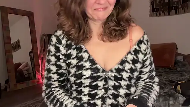 leahsparkles online show from 12.18.25