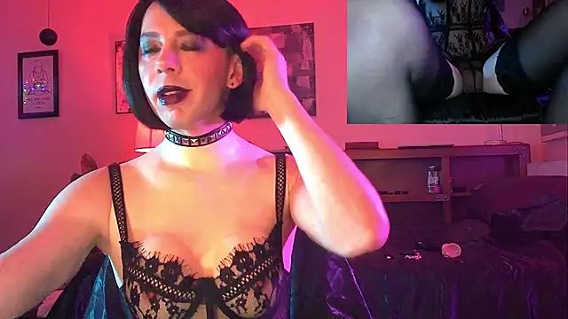 Snapshot of DominicaMolotov chatting on 12.24.24 DominicaMolotov online show from 12.24.24