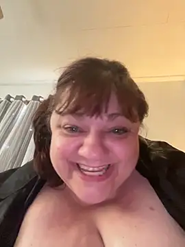 Snapshot of Luciouslouise72@xh chatting on 09.26.25 Luciouslouise72xh online show from 09.26.25