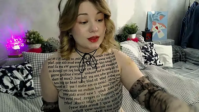 Snapshot of TessPleasure chatting on 02.14.25 TessPleasure online show from 02.14.25