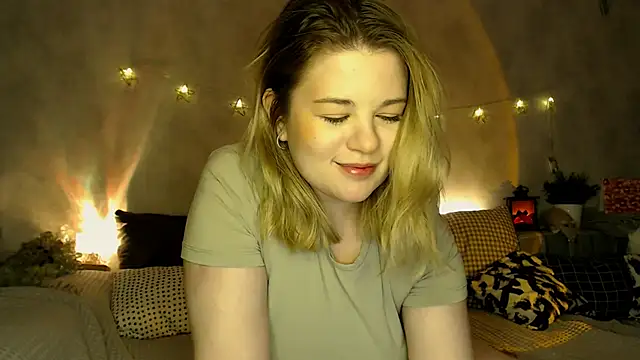 Snapshot of TessPleasure chatting on 03.10.25 TessPleasure online show from 03.10.25