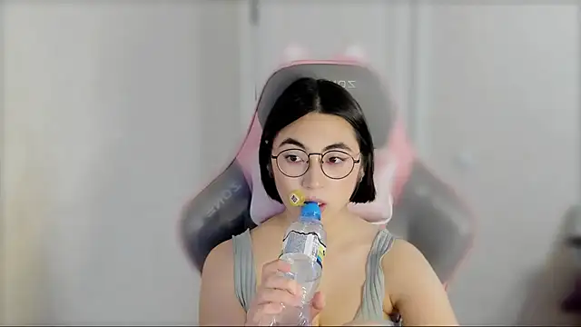 Snapshot of _hannah_baker chatting on 02.25.25 hannah baker online show from 02.25.25