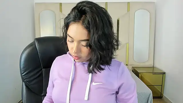 IsabellRodriguez18 online show from 10.23.25