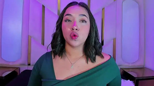 IsabellRodriguez18 online show from 04.14.26