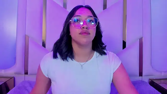 IsabellRodriguez18 online show from 04.15.26