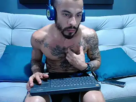 Snapshot of callme_douglas chatting on 01.18.25 callme douglas online show from 01.18.25