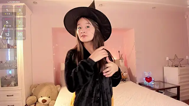 Snapshot of Maekko chatting on 01.23.25 Maekko online show from 01.23.25