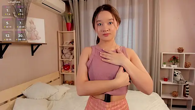 Snapshot of Maekko chatting on 02.13.25 Maekko online show from 02.13.25