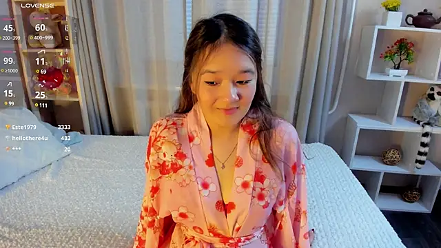 Snapshot of Maekko chatting on 03.13.25 Maekko online show from 03.13.25