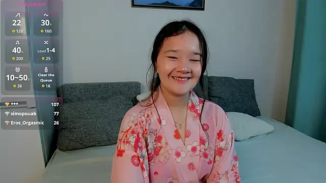 Snapshot of Maekko chatting on 10.17.25 Maekko online show from 10.17.25