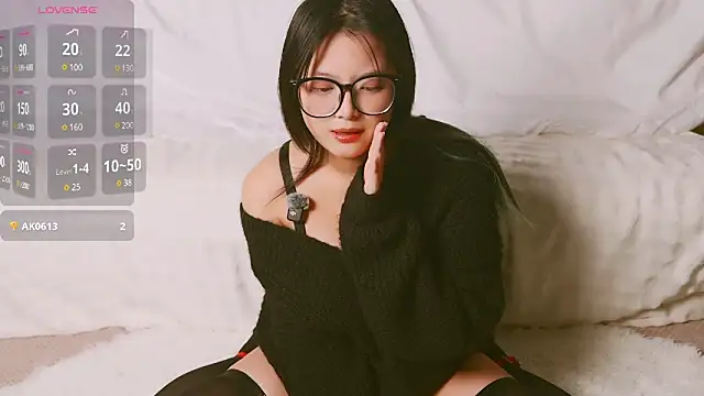 Yu UwU  online show from 03.04.25