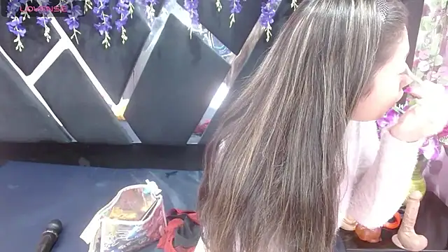 Snapshot of alison_deep chatting on 03.12.25 alison deep online show from 03.12.25