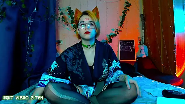 Snapshot of TrickyKitsune chatting on 02.08.25 TrickyKitsune online show from 02.08.25