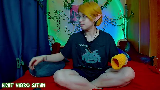 Snapshot of TrickyKitsune chatting on 09.11.25 TrickyKitsune online show from 09.11.25