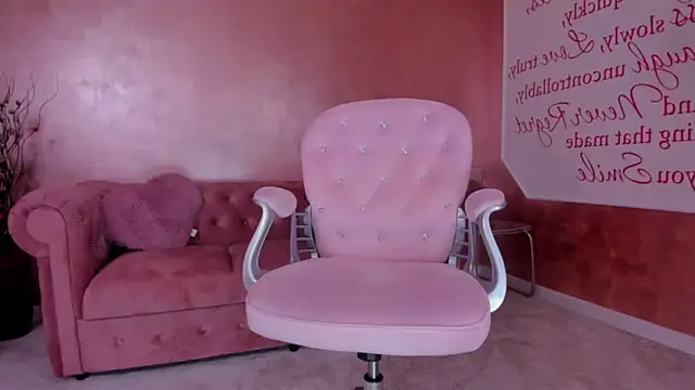 Snapshot of evanew_ chatting on 02.14.25 evanew  online show from 02.14.25