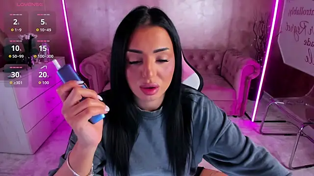 Snapshot of evanew_ chatting on 09.09.25 evanew  online show from 09.09.25