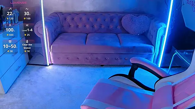 Snapshot of evanew_ chatting on 09.28.25 evanew  online show from 09.28.25