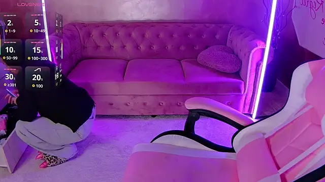 Snapshot of evanew_ chatting on 10.05.25 evanew  online show from 10.05.25