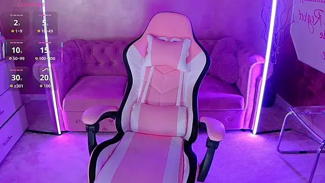 Snapshot of evanew_ chatting on 10.09.25 evanew  online show from 10.09.25