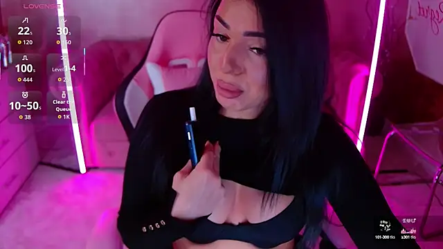 Snapshot of evanew_ chatting on 10.15.25 evanew  online show from 10.15.25