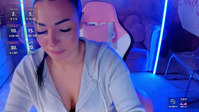 Snapshot of evanew_ chatting on 10.17.25 evanew  online show from 10.17.25