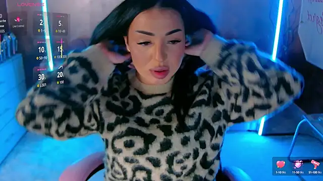 Snapshot of evanew_ chatting on 10.21.25 evanew  online show from 10.21.25