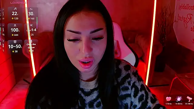 Snapshot of evanew_ chatting on 12.14.25 evanew online show from 12.14.25