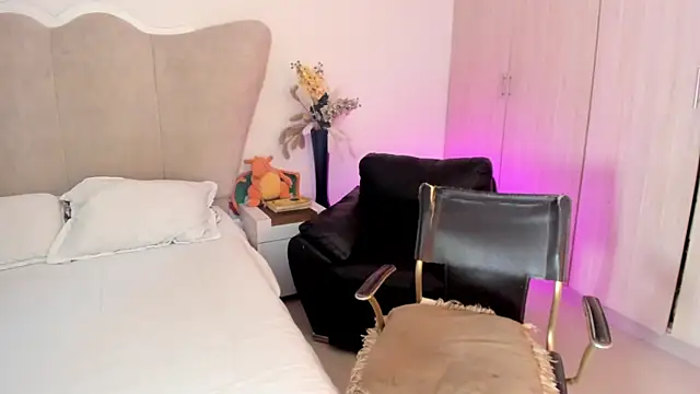 Snapshot of rachaeldeckard__ chatting on 10.21.25 rachaeldeckard online show from 10.21.25