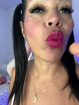 Snapshot of KarolRubi1 chatting on 02.14.25 KarolRubi1 online show from 02.14.25