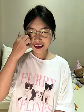 Snapshot of berberson chatting on 10.22.25 berberson online show from 10.22.25