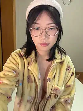 Snapshot of berberson chatting on 10.29.25 berberson online show from 10.29.25