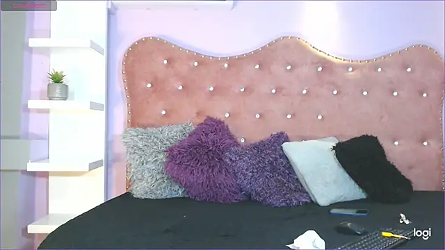 Annabelle-Villareal online show from 02.07.25