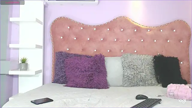 Annabelle-Villareal online show from 02.17.25