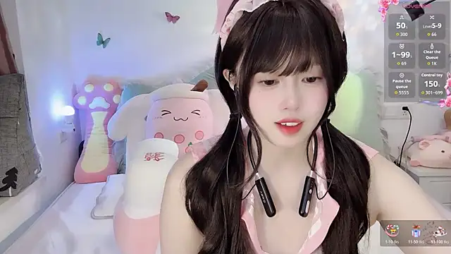 Snapshot of Alien1227 chatting on 10.20.25 Alien1227 online show from 10.20.25