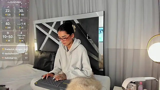 Snapshot of MAGIC_SCARLET chatting on 03.11.25 MAGIC SCARLET online show from 03.11.25