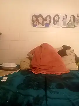 Snapshot of k1oudE chatting on 09.19.25 k1oudE online show from 09.19.25