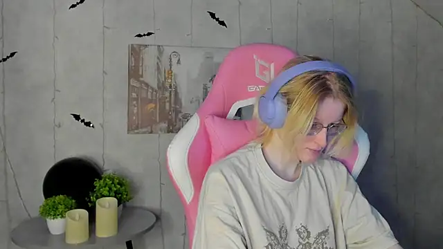 ElizabethHarpper online show from 11.05.25