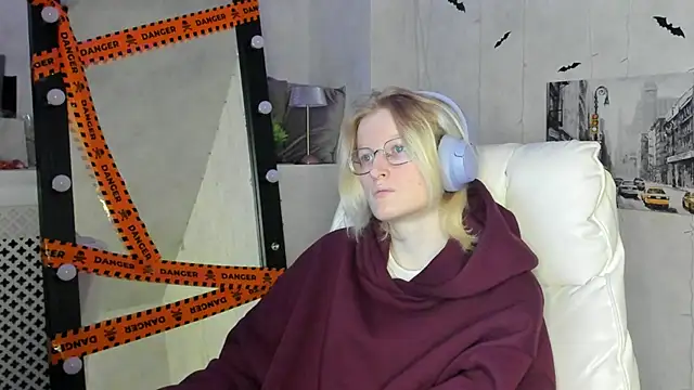 ElizabethHarpper online show from 11.12.25