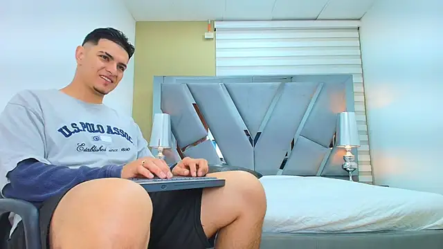 DAVID VICTORIAA online show from 04.11.26