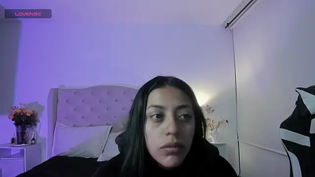 Snapshot of Xewa_ chatting on 10.08.25 Xewa  online show from 10.08.25