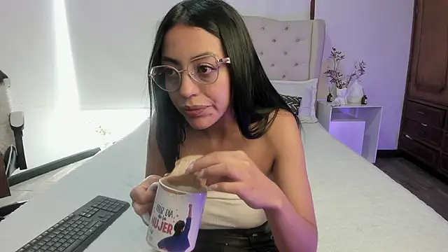 Snapshot of Xewa_ chatting on 10.22.25 Xewa  online show from 10.22.25