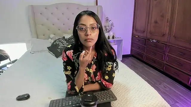 Snapshot of Xewa_ chatting on 10.27.25 Xewa  online show from 10.27.25