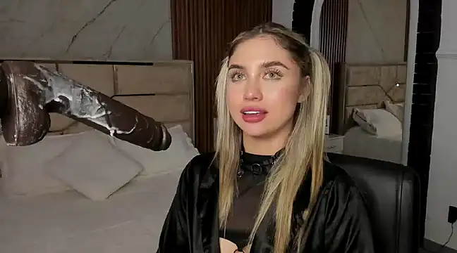 EmiilyHendriixx online show from 01.11.25
