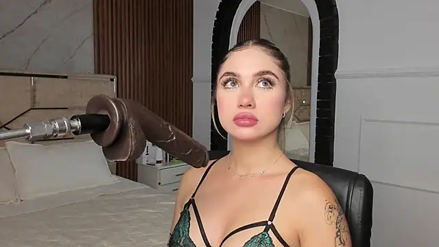 EmiilyHendriixx online show from 01.30.25